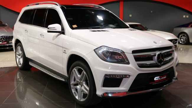 Rent a MERCEDES GL 500
